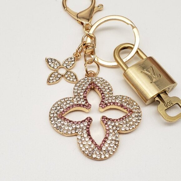Authentic Louis Vuitton Lock & Key with Unbranded Pink Floral Clover Keychain - Picture 5 of 7